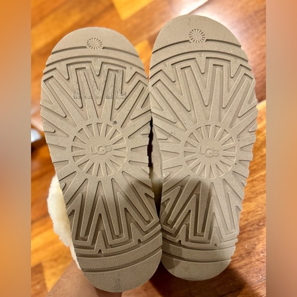 UGG Like-New Women's Shearling Slippers | Disquette | Sand | Size 9 - Picture 11 of 11